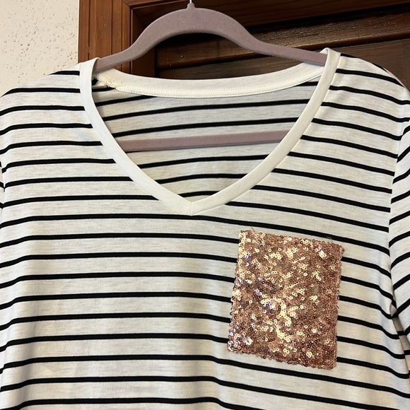 Fun striped tshirt with sequin pocket size medium - Picture 6 of 10